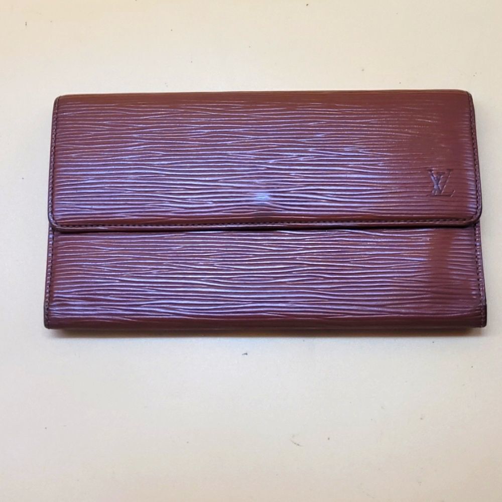 Authentic Louis Vuitton Epi Wallet